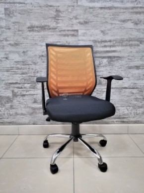 Кресло Barneo K-138 для персонала (черная ткань оранжевая сетка) в Челябинске - mebel-74.com | фото