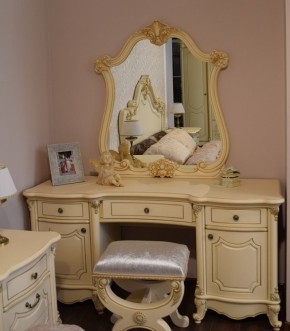 Туалетный стол + Зеркало Мона Лиза (крем) в Челябинске - mebel-74.com | фото